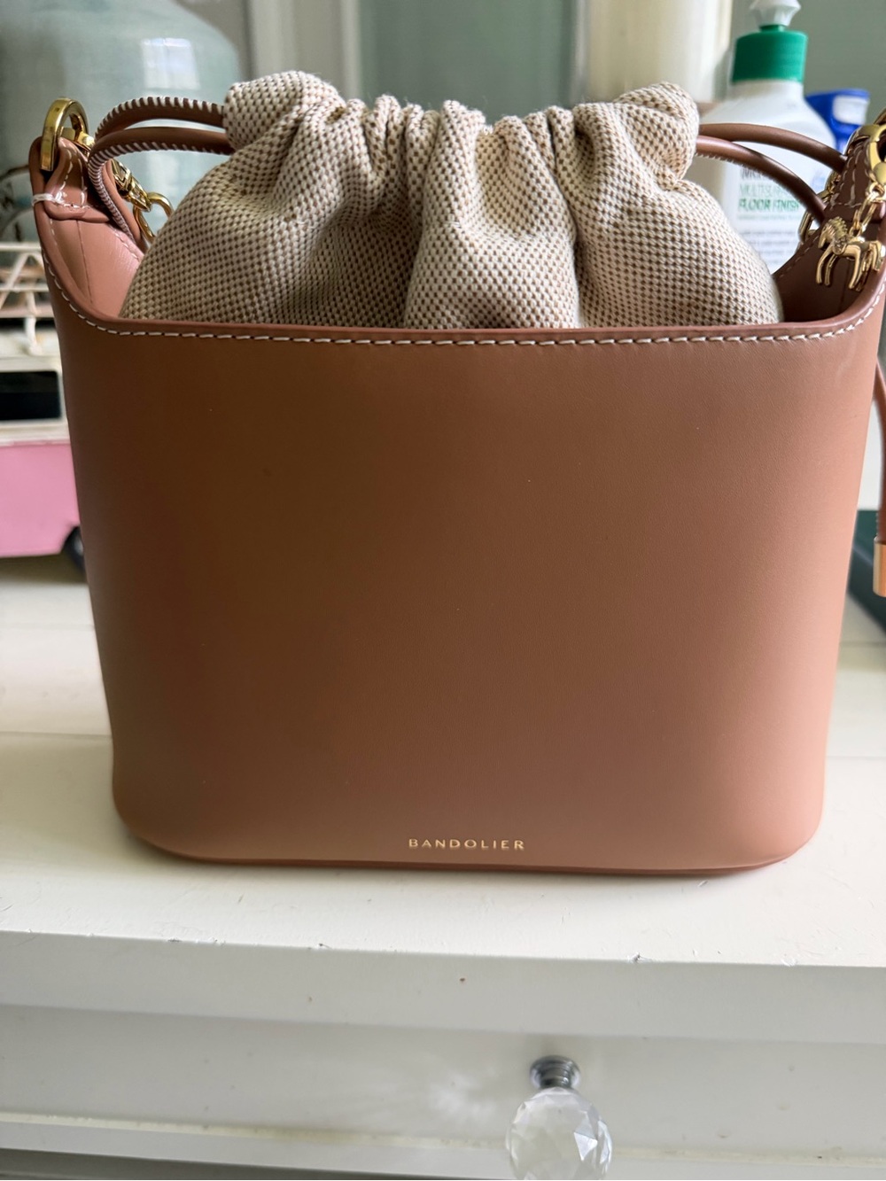 Bandolier Women’s Leather Bucket Bag in Dusty beige